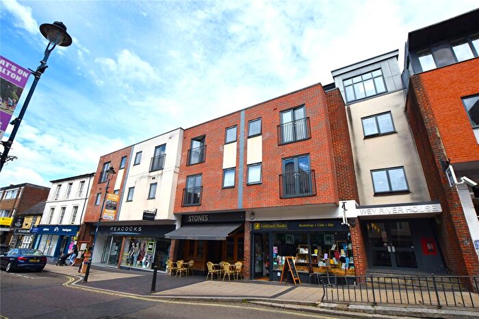 1 Bedroom Flat To Rent In High Street, Alton, Hampshire, GU34