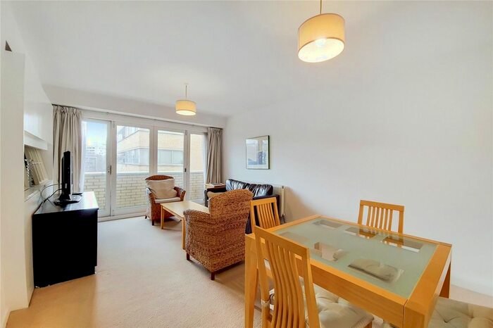 1 Bedroom Flat To Rent In The Colonnades, Porchester Square, London, W2
