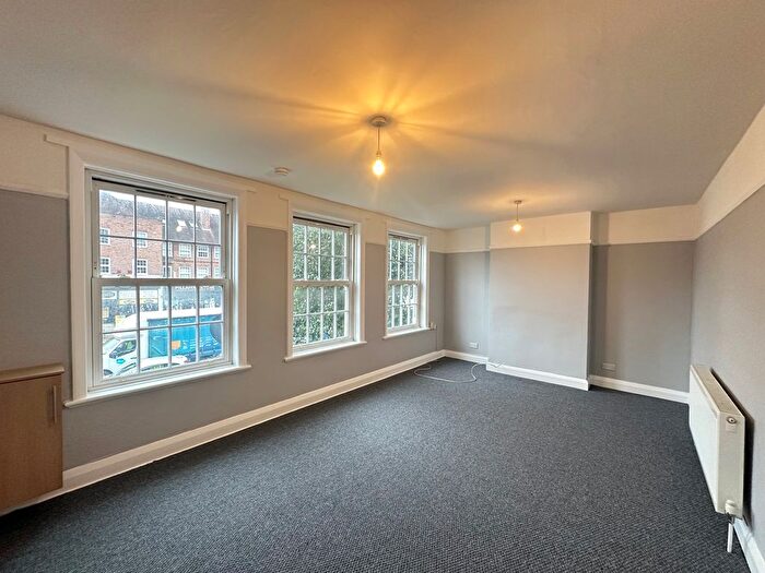 4 Bedroom Flat To Rent In London Road, Cheam, Sutton, SM3