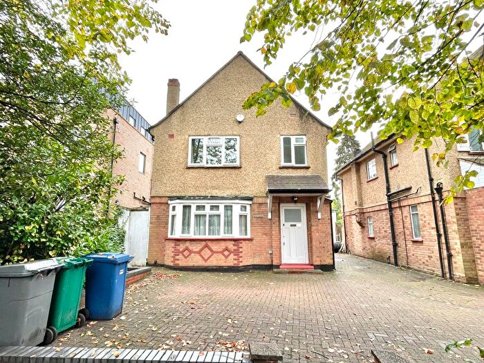 3 Bedroom Detached House To Rent In Woodside Grange Road, London, N12