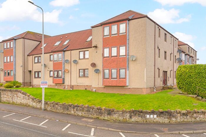 3 Bedroom Town House For Sale In Robert Smith Court, Lumphinnans, KY4