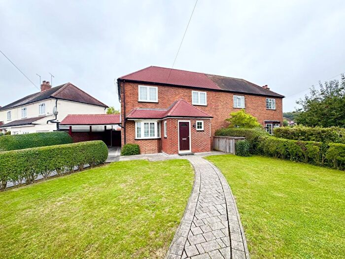 3 Bedroom Semi-detached House For Sale In Worcester Road, Guildford, GU2