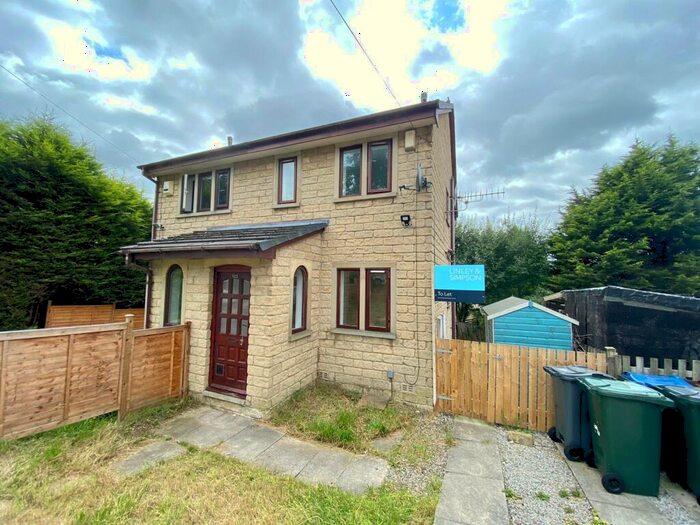 2 Bedroom House To Rent In The Oval, Bingley, West Yorkshire, Uk, BD16