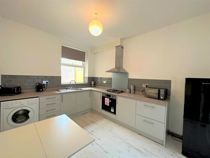 2 Bedroom Flat To Rent In Tyldesley Road, Blackpool, FY1