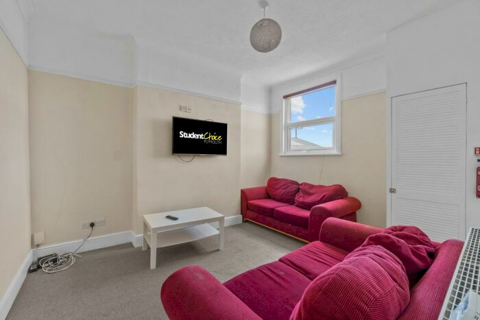 4 Bedroom Terraced House To Rent In Glen Park Avenue, Plymouth, Devon, PL4