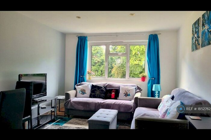 2 Bedroom Flat To Rent In Guilfords, Harlow, CM17