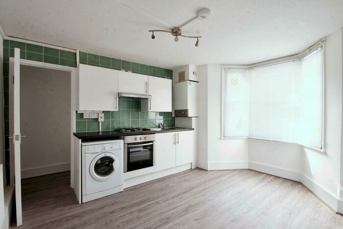 1 Bedroom Flat To Rent In Underhill Road, SE22