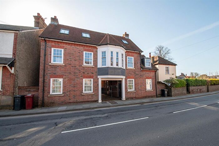 4 Bedroom Flat To Rent In Orchard Street, Chichester, PO19