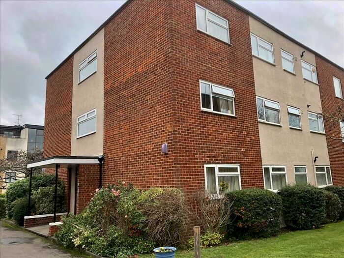 2 Bedroom Flat To Rent In White Gates, Chislehurst Road, Sidcup, DA14