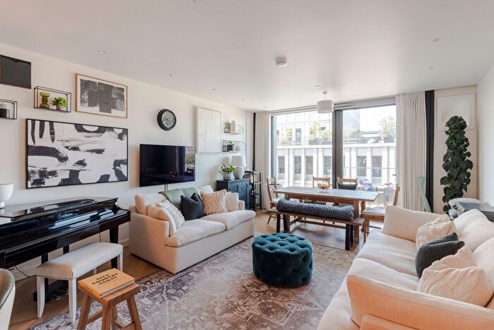 2 Bedroom Flat For Sale In Wood Crescent, London, W12