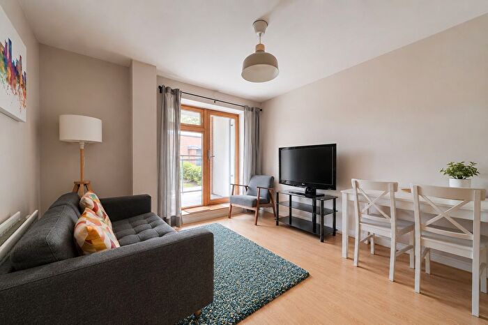 2 Bedroom Flat For Sale In Broad Weir, Bristol, BS1