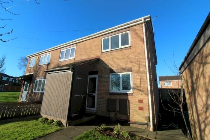 2 Bedroom Property To Rent In Barnstone Vale, Wakefield, WF1