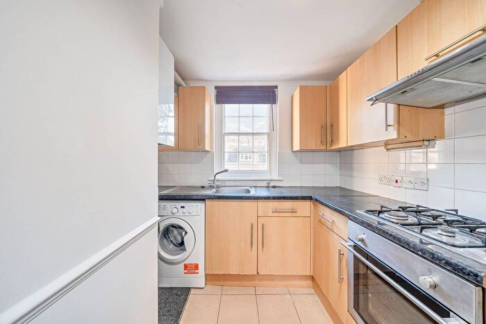 2 Bedroom Flat To Rent In West Hill, Putney, London, SW18
