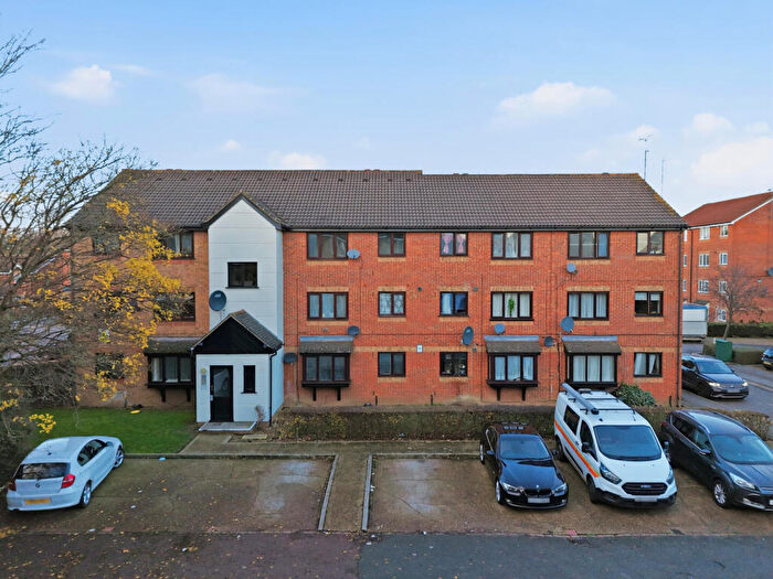 1 Bedroom Flat For Sale In Plowman Close, London, N18