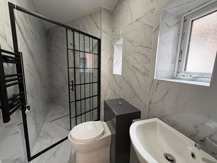 2 Bedroom Flat To Rent In High Street, Brierley Hill, DY5