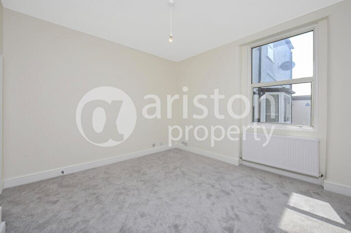 3 Bedroom Flat To Rent In Turnpike Lane, Harringay, N8