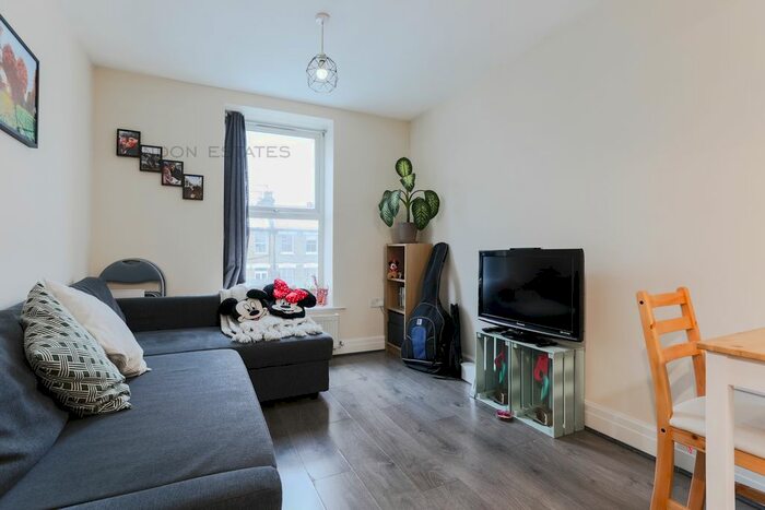 1 Bedroom Flat To Rent In Uxbridge Road, Shepherds Bush, W12