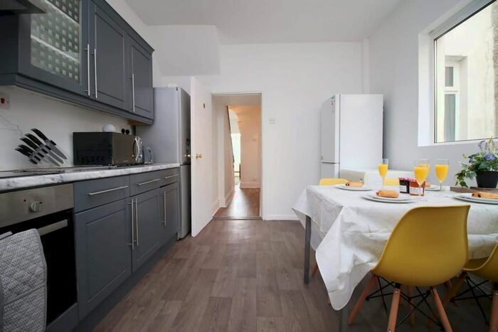 4 Bedroom Terraced House To Rent In 4 Picton Terrace, Swansea SA1