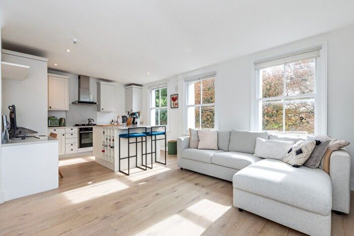 2 Bedroom Flat For Sale In Warwick Road, London, SW5