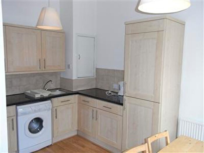 2 Bedroom Flat To Rent In Garnet Street, Garnethill, G3