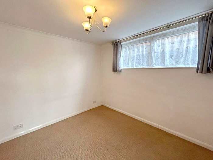 1 Bedroom Flat To Rent In Warwick Court, Birkbeck Road, Mill Hill, London, NW7
