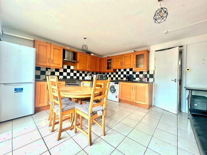 6 Bedroom House To Rent In Bancroft Road, E1