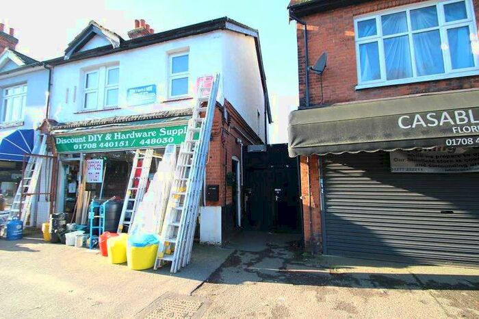 House To Rent In Butts Green Road, Hornchurch, RM11