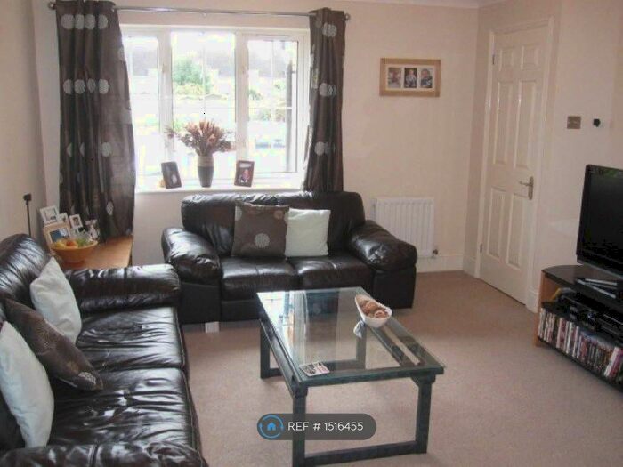 3 Bedroom End Of Terrace House To Rent In Heyford Way, Hatfield, AL10