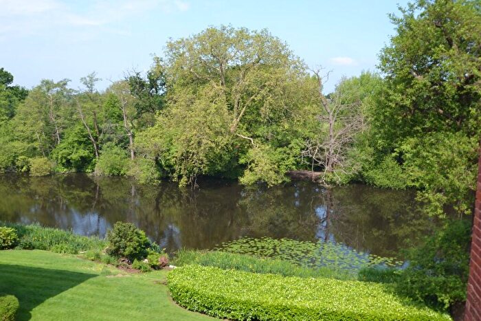 1 Bedroom Apartment To Rent In Berkeley Court, Weybridge, Surrey, KT13