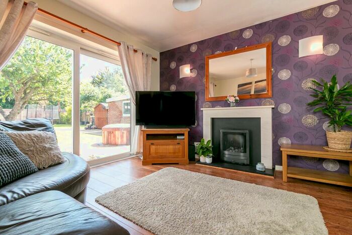 3 Bedroom Semi-Detached House For Sale In Waysbrook, Letchworth Garden City, SG6