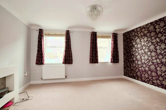 4 Bedroom Town House To Rent In Beaufort Square, CF24