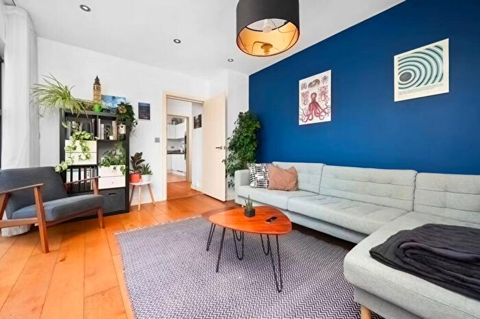 2 Bedroom Flat For Sale In Damien Street, London, E1