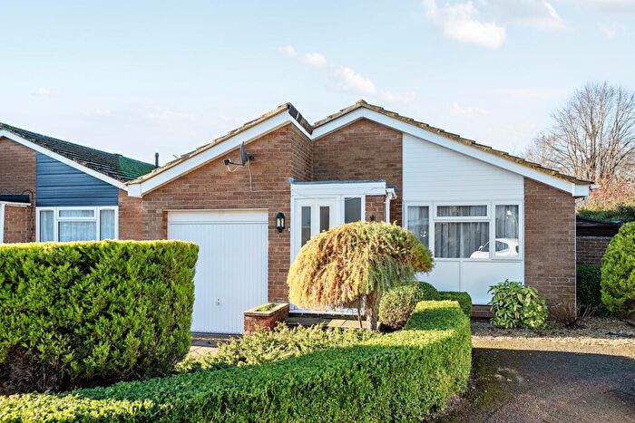 2 Bedroom Detached Bungalow For Sale In Edgeworth Drive, Carterton, Oxfordshire, OX18