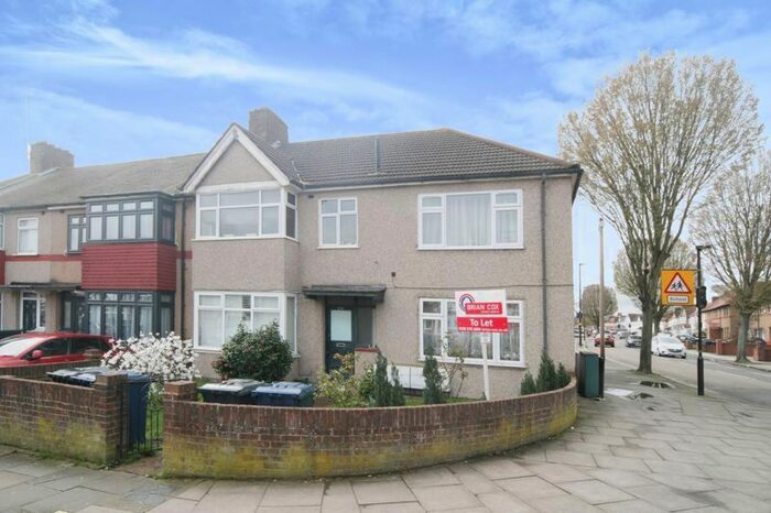 1 Bedroom Flat To Rent In Kings Avenue, Greenford, UB6