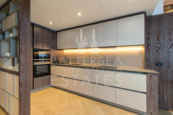 2 Bedroom Flat To Rent In L-, Circus Road West, Battersea, SW11