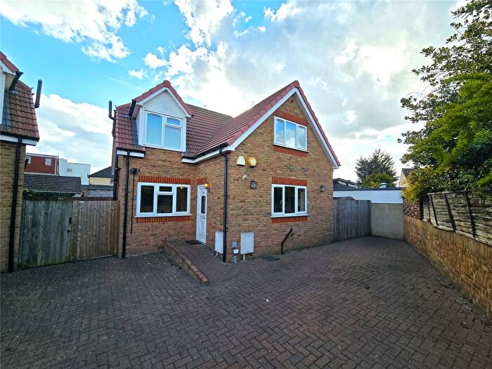 4 Bedroom Detached House For Sale In Kieth Road, Hayes, Greater London, UB3