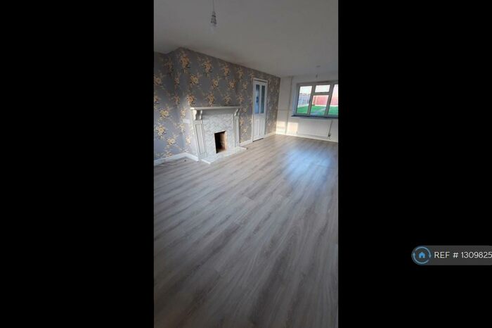 3 Bedroom Terraced House To Rent In Manor Crescent, Burton-On-Trent, DE15