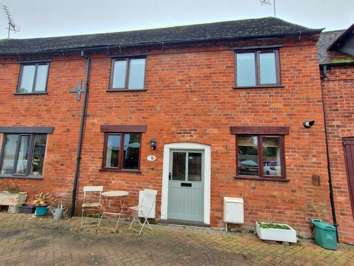 2 Bedroom Cottage To Rent In Swan Street, Alcester, B49