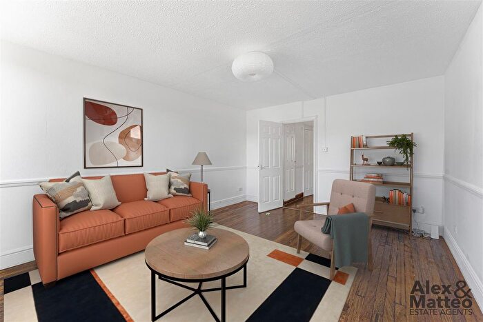 2 Bedroom Flat For Sale In Tawny Way, Surrey Quays, SE16