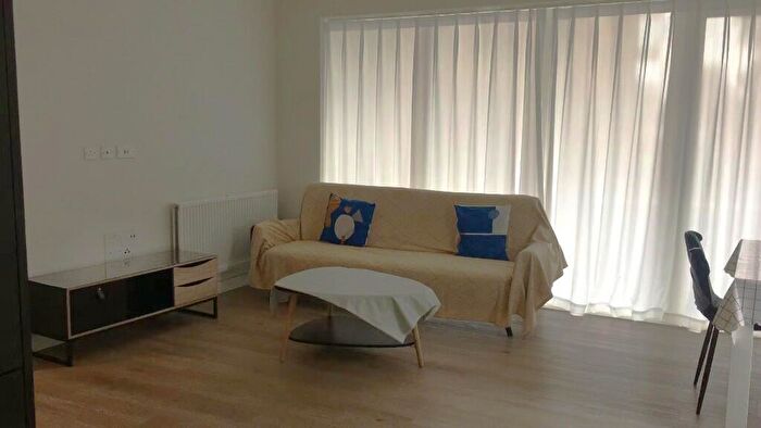 2 Bedroom Flat To Rent In Blenheim Mansions, Mary Neuner Road, London, N8