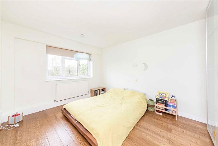 2 Bedroom Flat For Sale In Cherry Garden Street, London, SE16