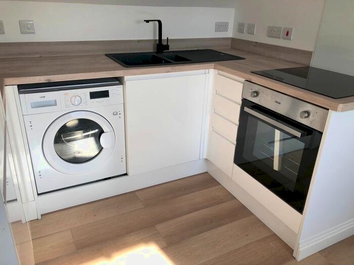 1 Bedroom Studio To Rent In Elm Park Road, Reading, Berkshire, RG30