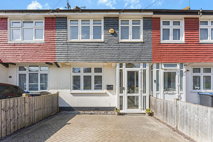 3 Bedroom Terraced House For Sale In Vincent Avenue, Sunray, KT5