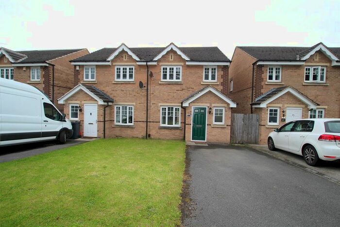 3 Bedroom Semi-Detached House To Rent In Yewdall Way, Idle, Bradford, BD10