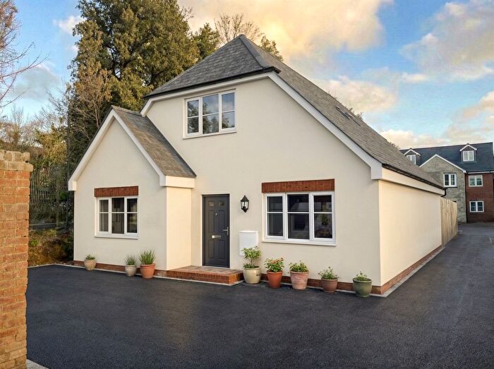 3 Bedroom Detached Bungalow For Sale In The Avenue, Wilton, Salisbury, SP2