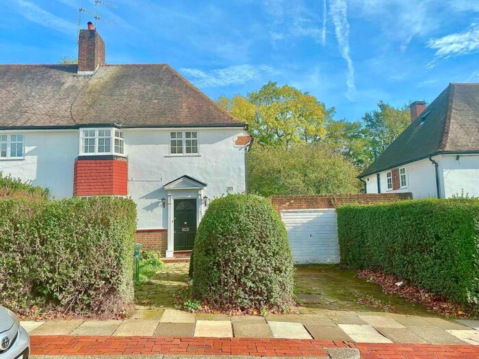 4 Bedroom Semi-Detached House To Rent In Deansway, Hampstead Garden Suburb, N2