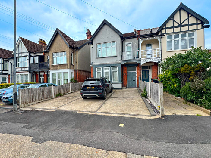1 Bedroom Flat For Sale In Valkyrie Road, Westcliff-On-Sea, SS0