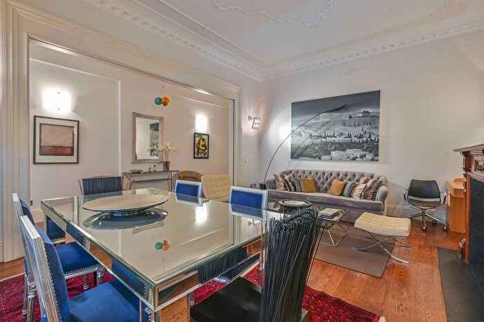 2 Bedroom Flat To Rent In Queens Gate, South Kensington, London, SW7