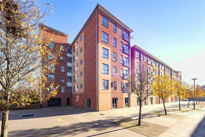 2 Bedroom Flat To Rent In Englefield House, Moulsford Mews, Reading, Berkshire, RG30