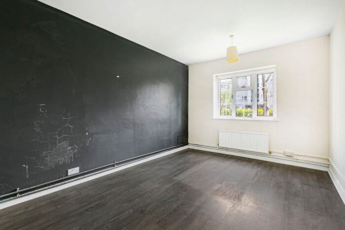 2 Bedroom Flat For Sale In Leigham Court Road, London, SW16